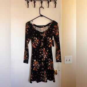 Cute long sleeve dress with tags Xs